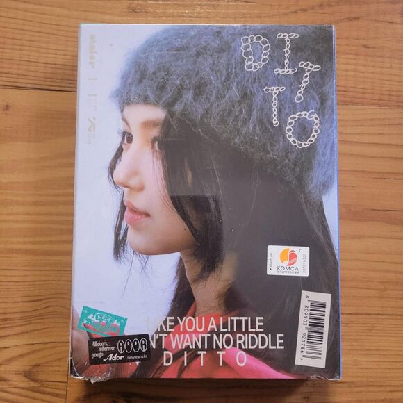 NewJeans OMG 1st Single Album Message Card Danielle Version - Picture 1 of 6